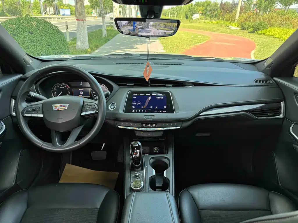 Cadillac XT4 — фото 9