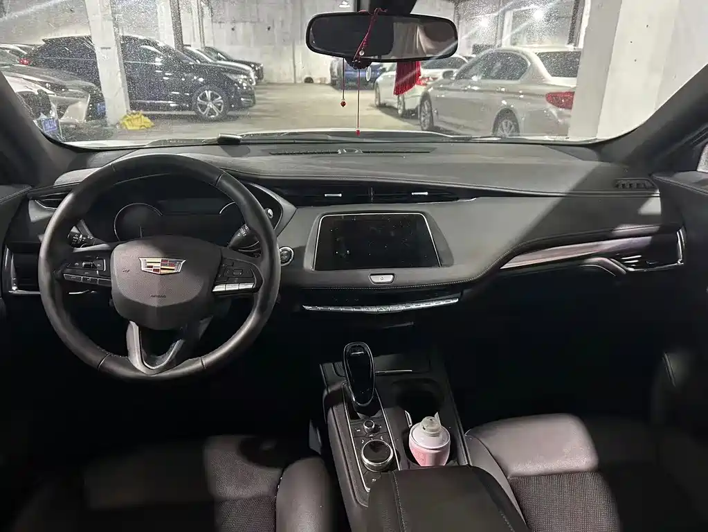 Cadillac XT4 — фото 6