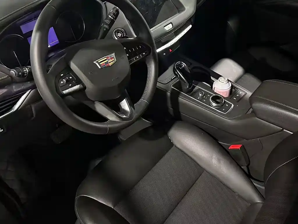 Cadillac XT4 — фото 7