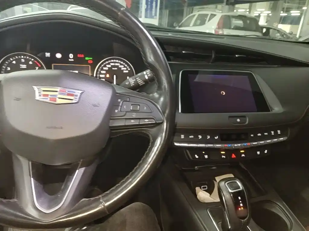 Cadillac XT4 — фото 10
