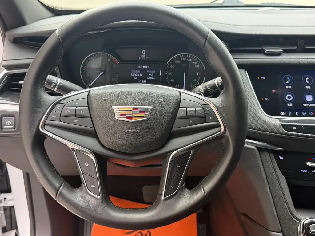 Cadillac XT5 — фото 8