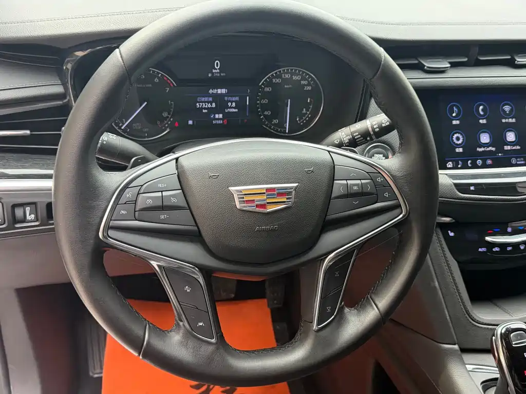 Cadillac XT5 — фото 10