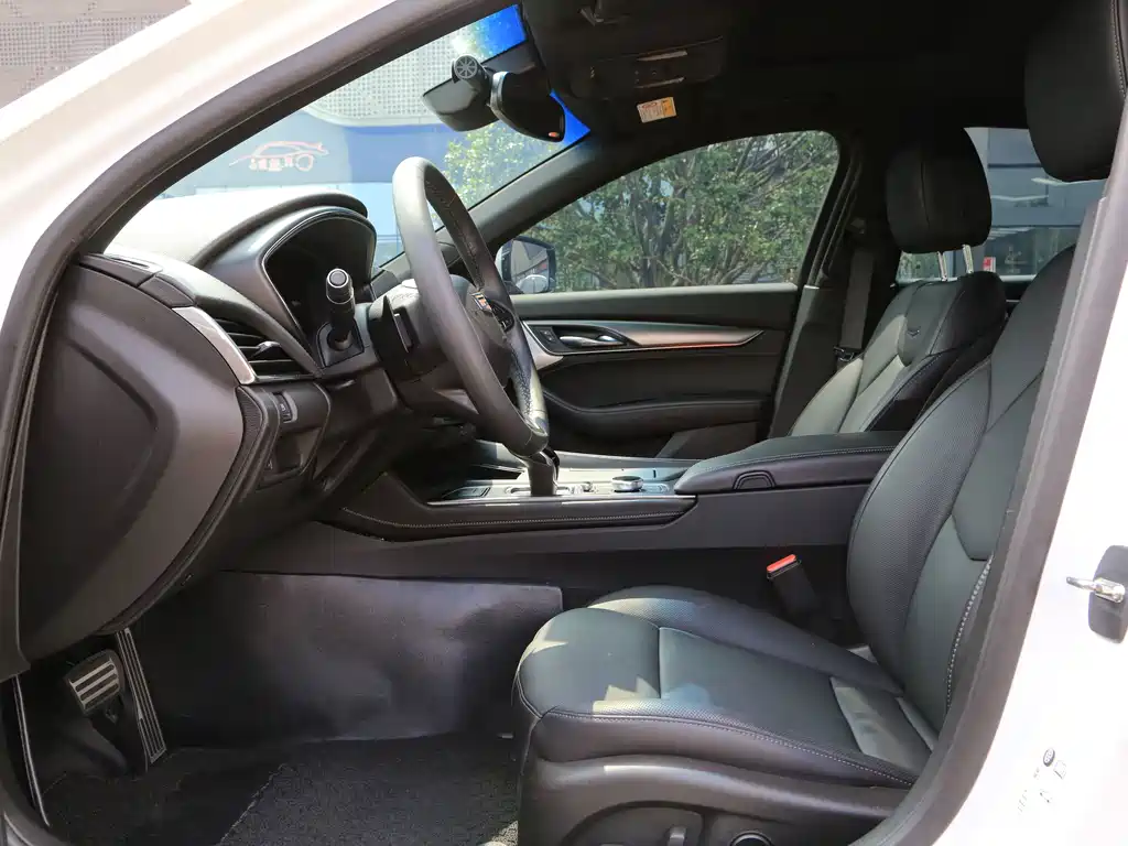 Cadillac CT5 — фото 5
