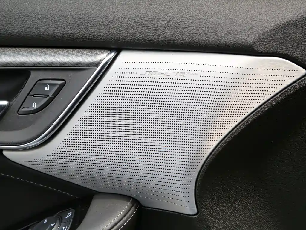 Cadillac CT5 — фото 10