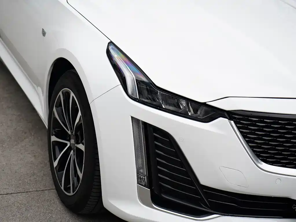 Cadillac CT5 — фото 14
