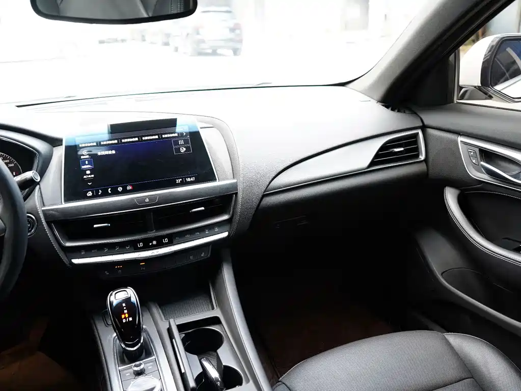 Cadillac CT5 — фото 8