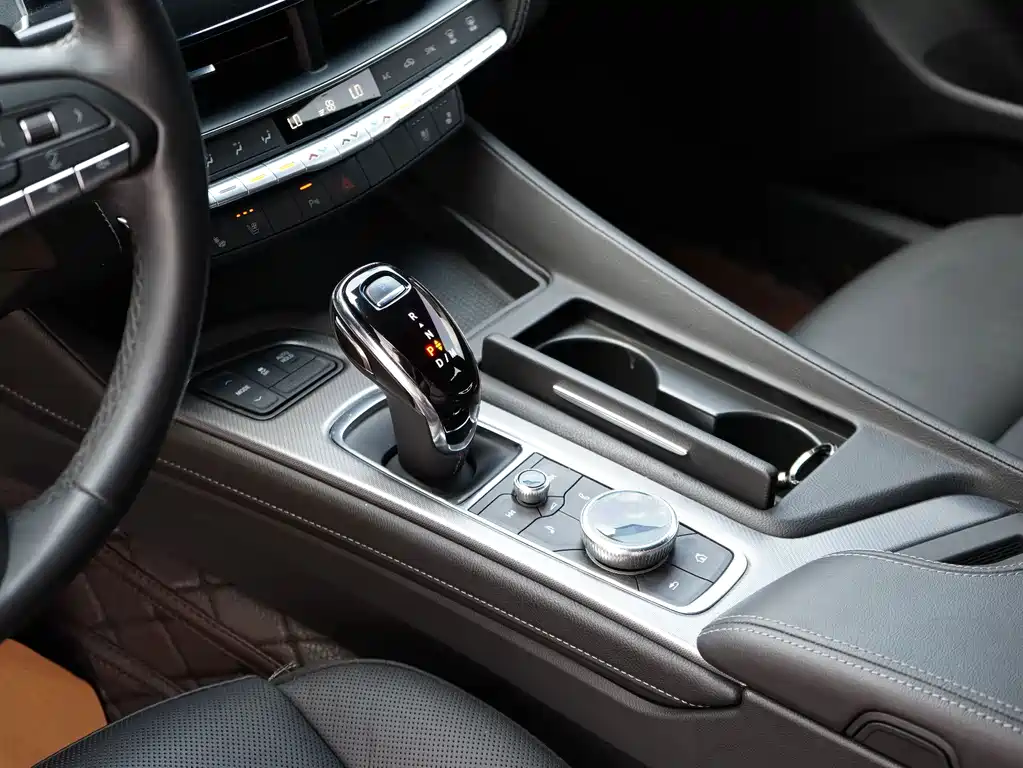 Cadillac CT5 — фото 9