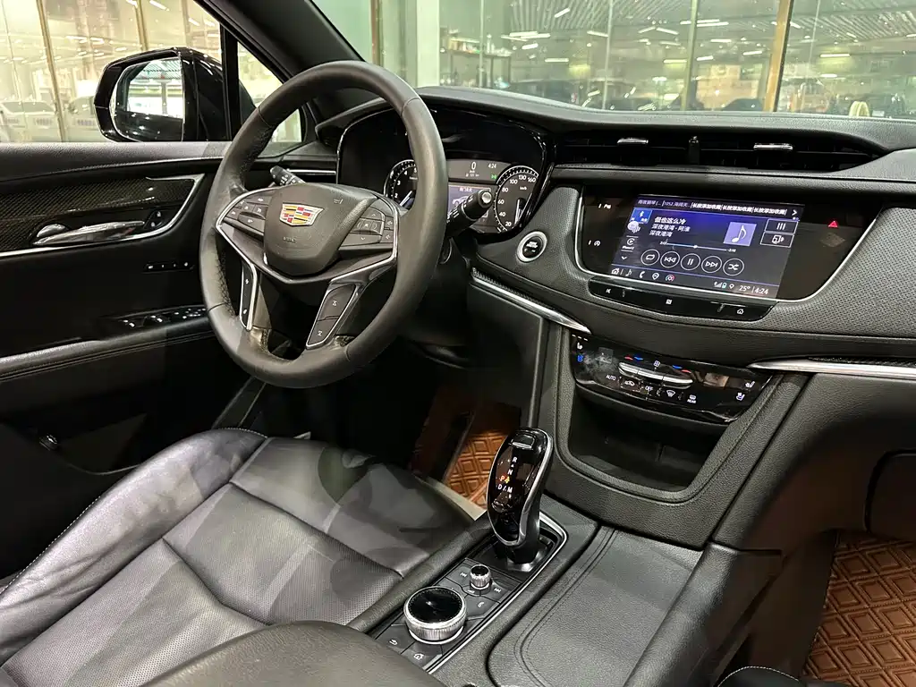 Cadillac XT5 — фото 11