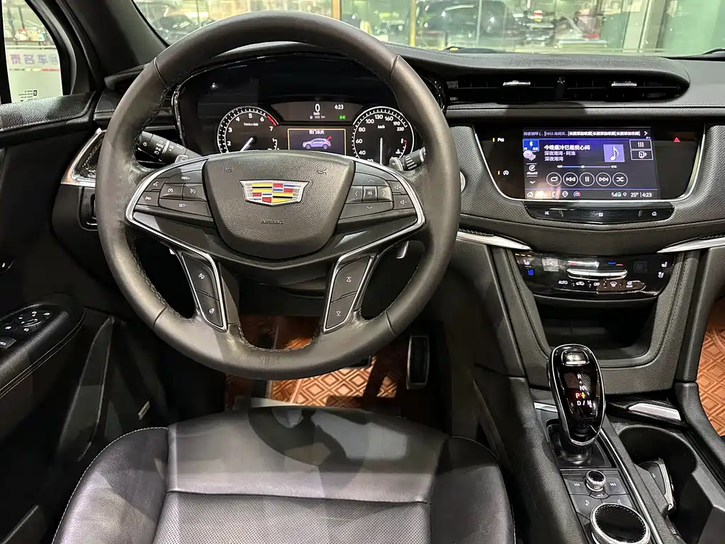 Cadillac XT5 — фото 8
