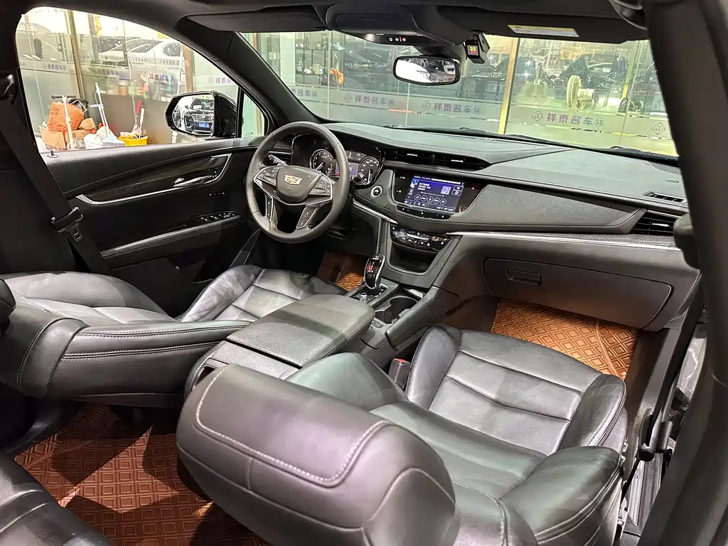Cadillac XT5 — фото 10
