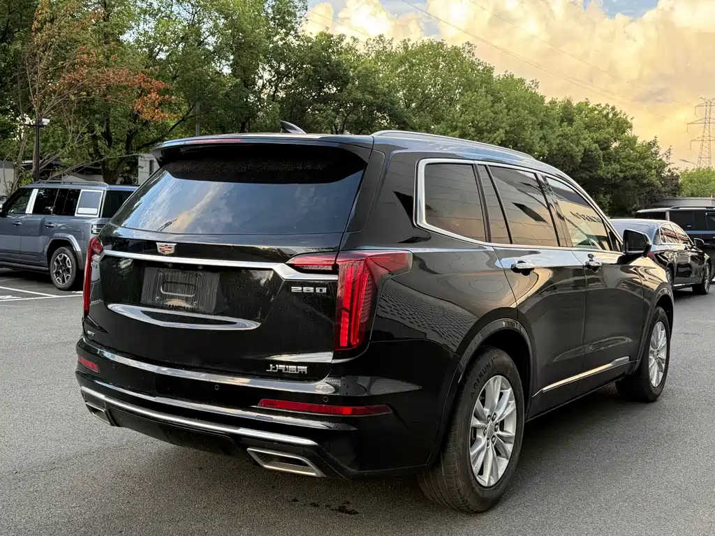 Cadillac XT6 — фото 10
