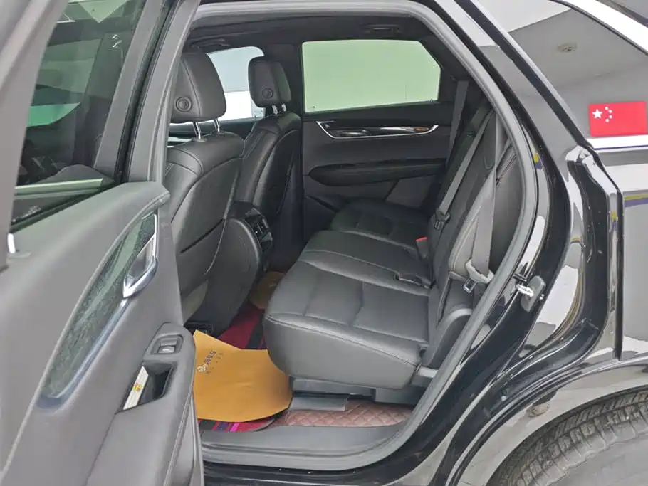 Cadillac XT5 — фото 11