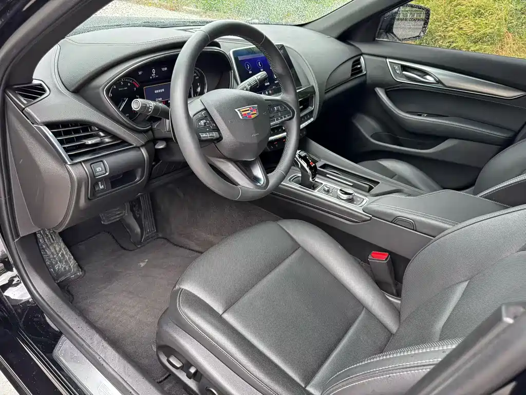 Cadillac CT5 — фото 4