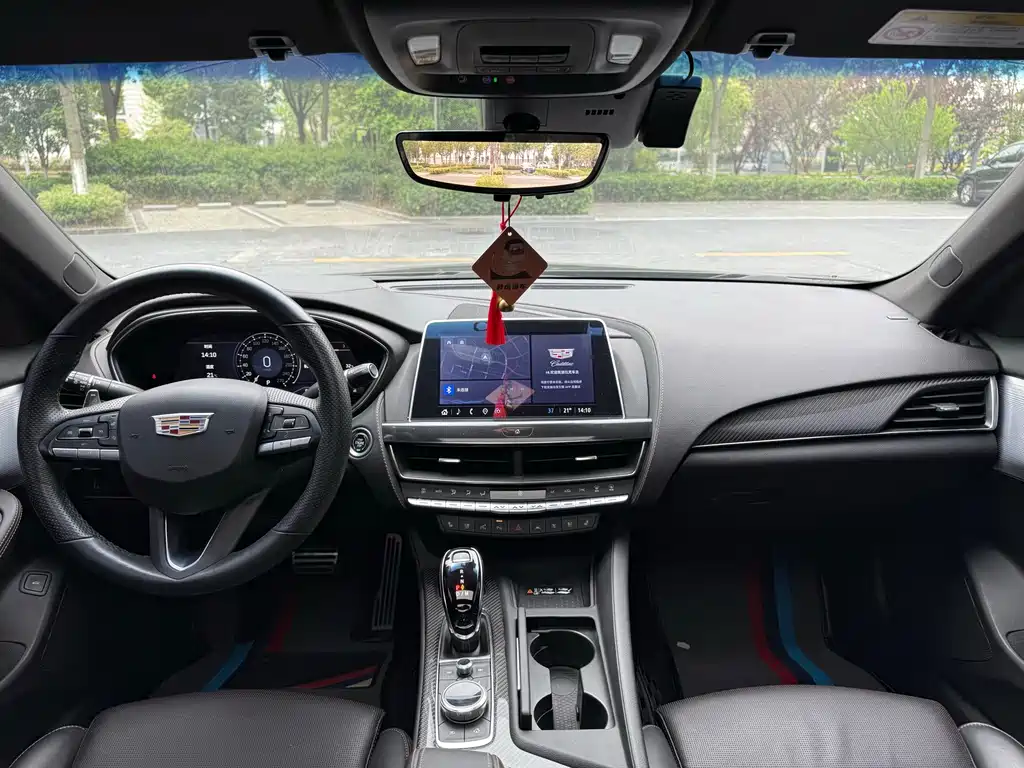 Cadillac CT5 — фото 13