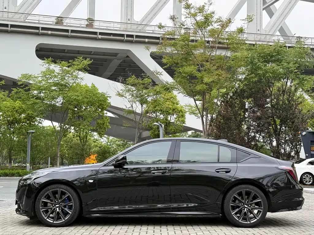 Cadillac CT5 — фото 4