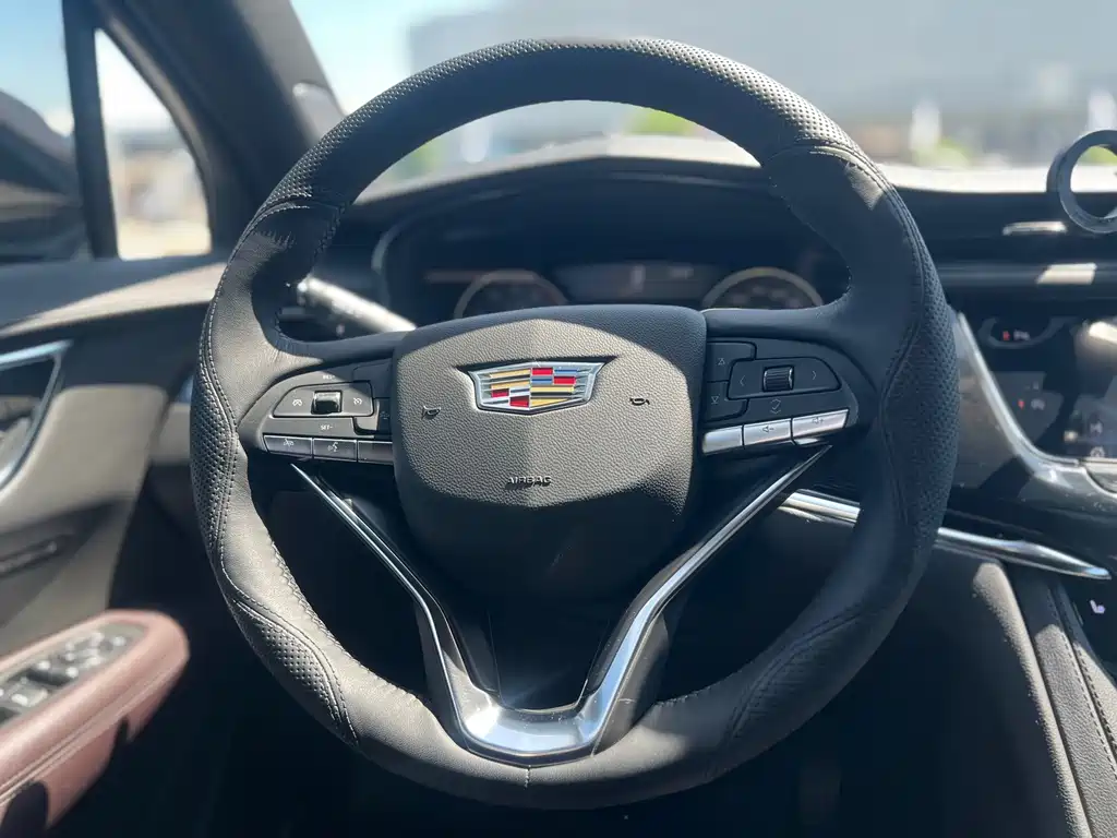 Cadillac XT6 — фото 14