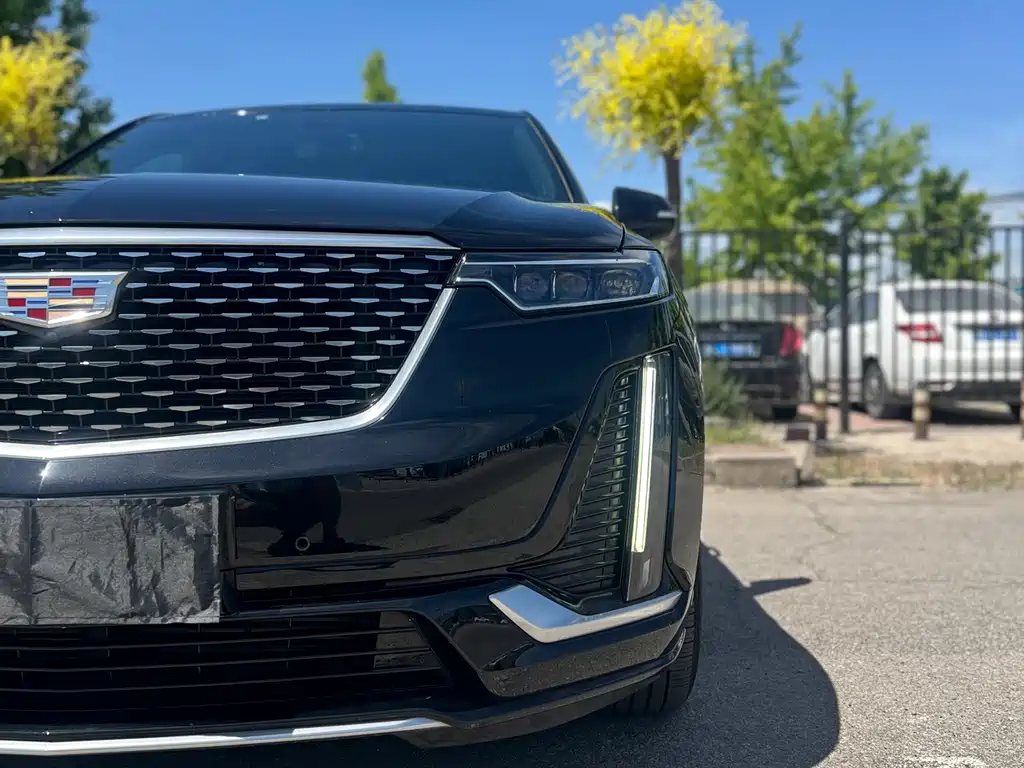 Cadillac XT6 — фото 8