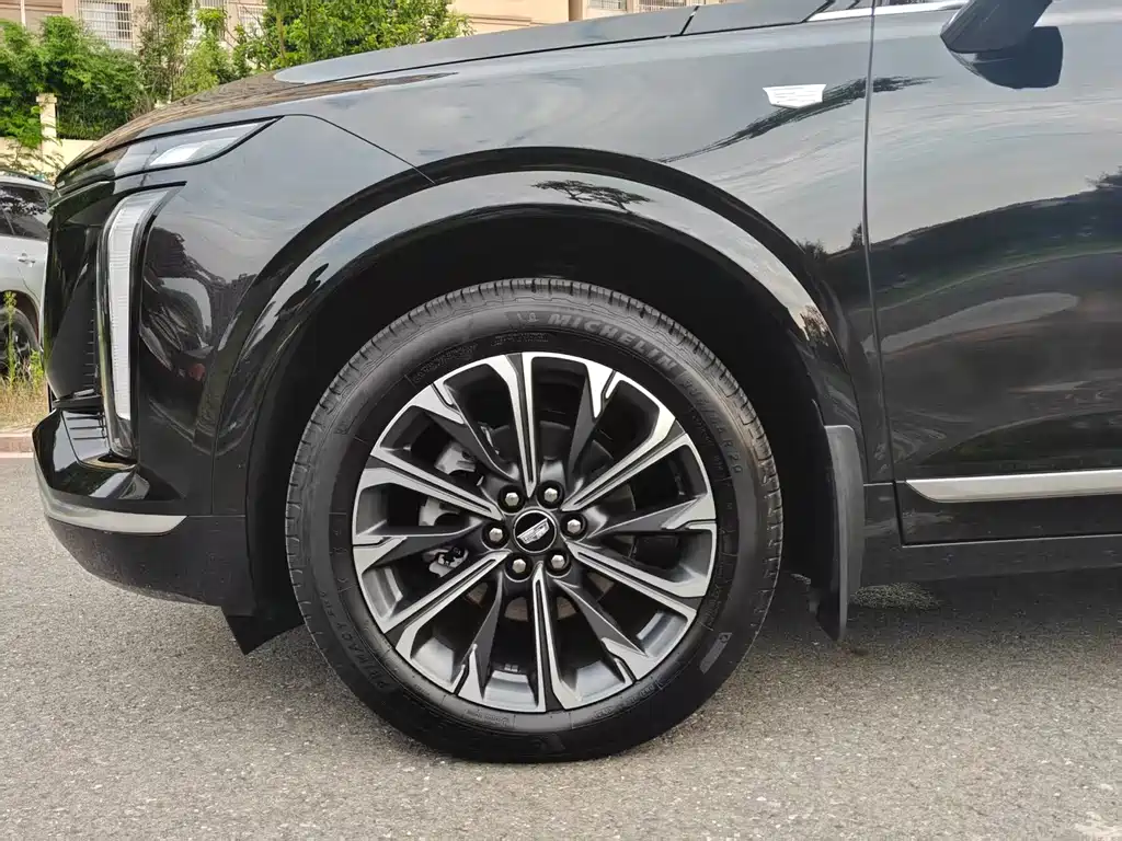 Cadillac XT5 — фото 11