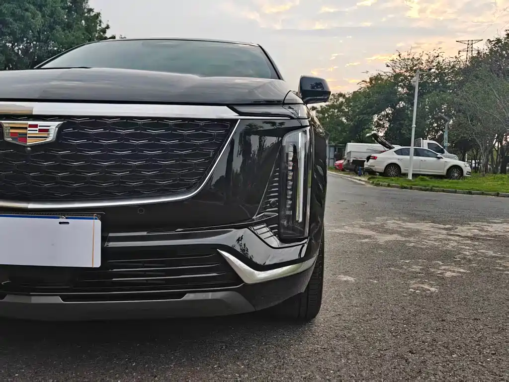 Cadillac XT5 — фото 10