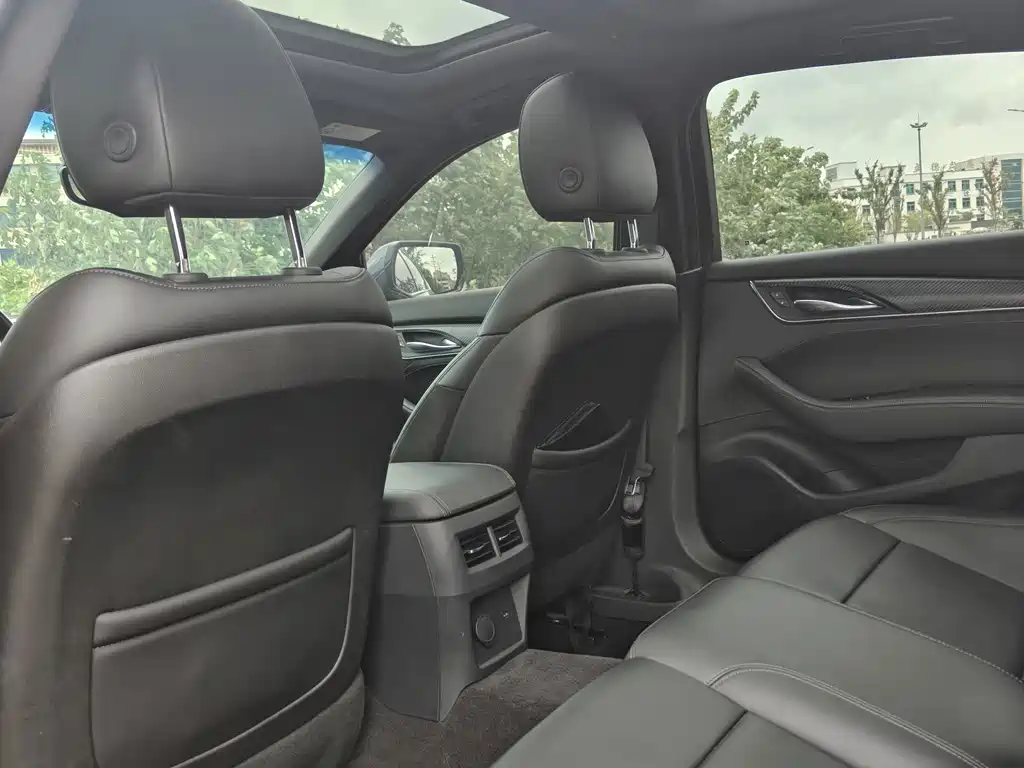 Cadillac CT5 — фото 11