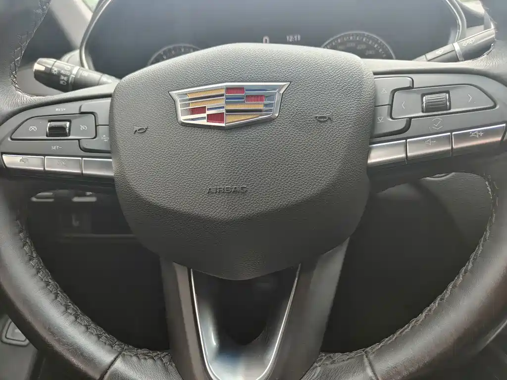 Cadillac CT5 — фото 9