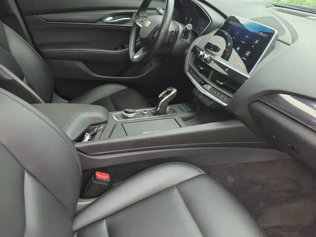 Cadillac CT5 — фото 10
