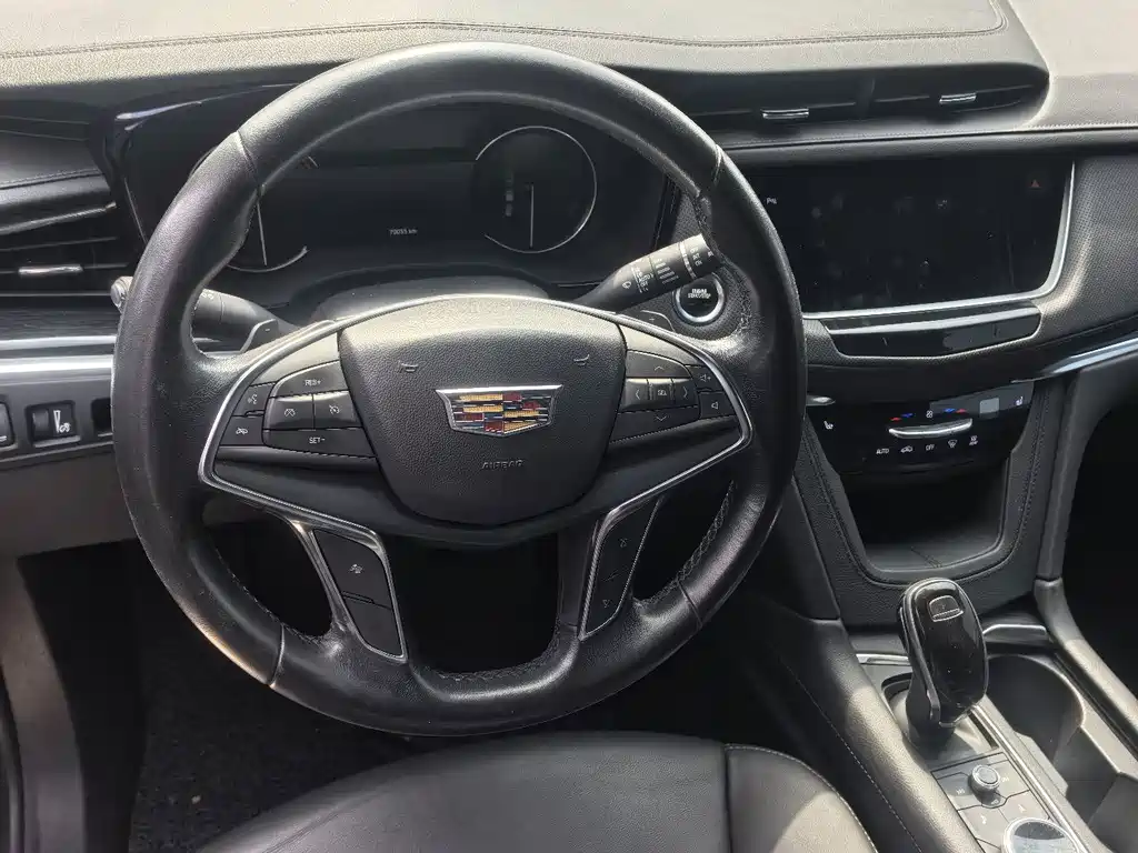 Cadillac XT5 — фото 8