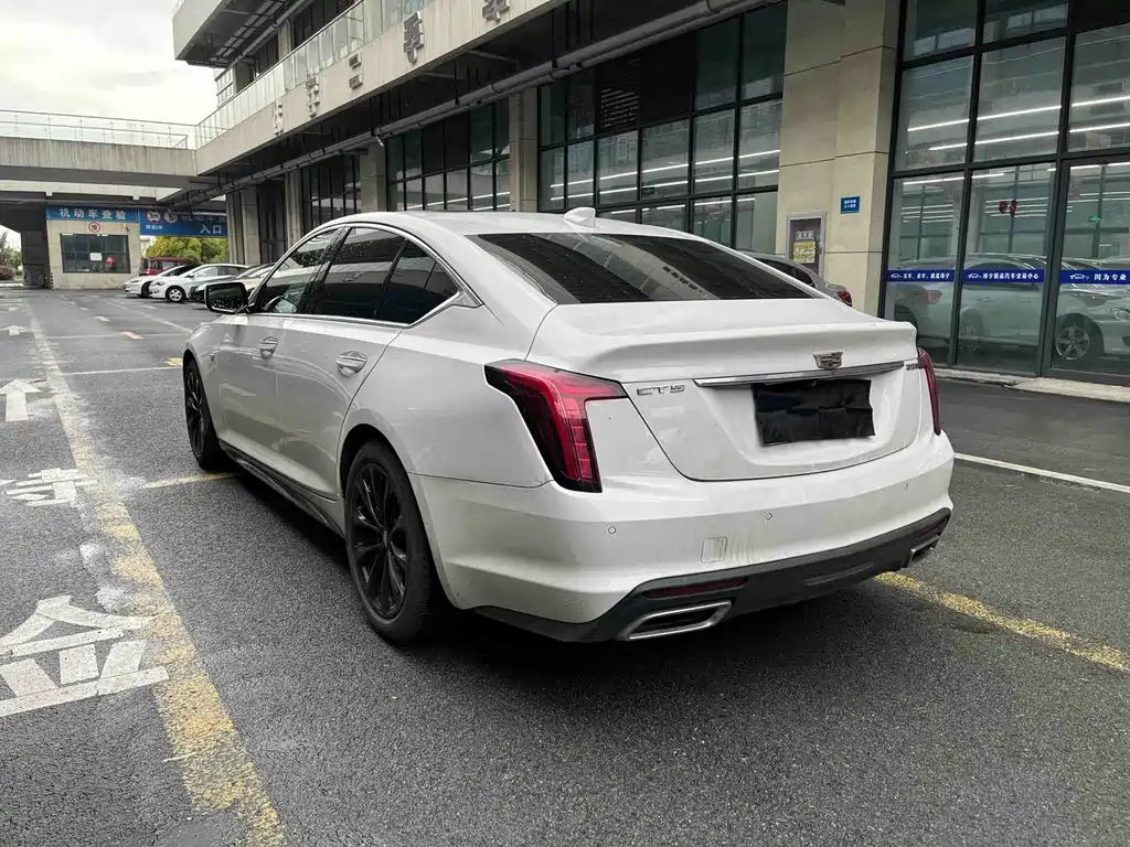 Cadillac CT5 — фото 17