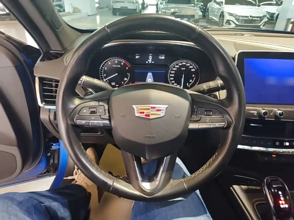 Cadillac CT5 — фото 11