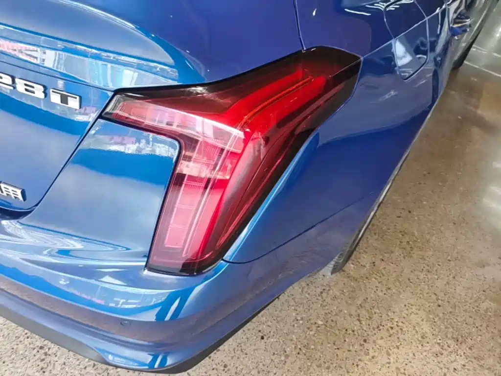 Cadillac CT5 — фото 8