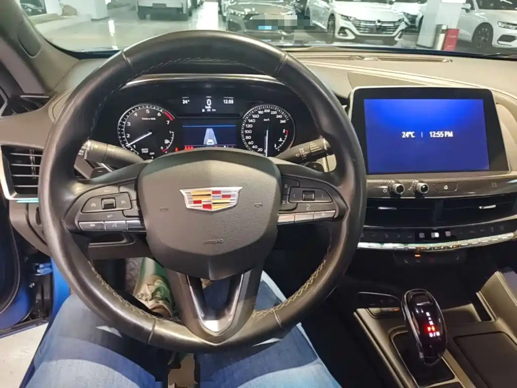 Cadillac CT5 — фото 10