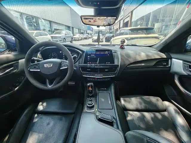 Cadillac CT5 — фото 10