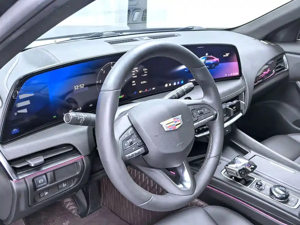 Cadillac CT5 — фото 9