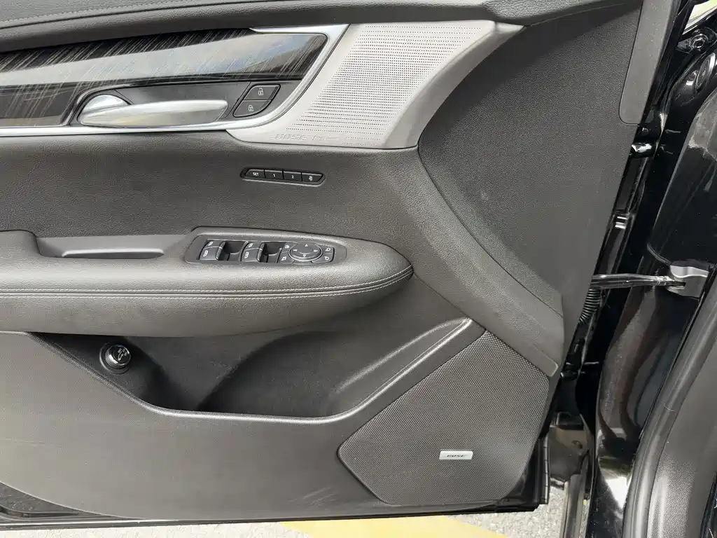 Cadillac XT6 — фото 18
