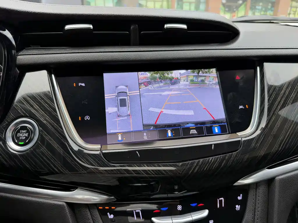 Cadillac XT6 — фото 23