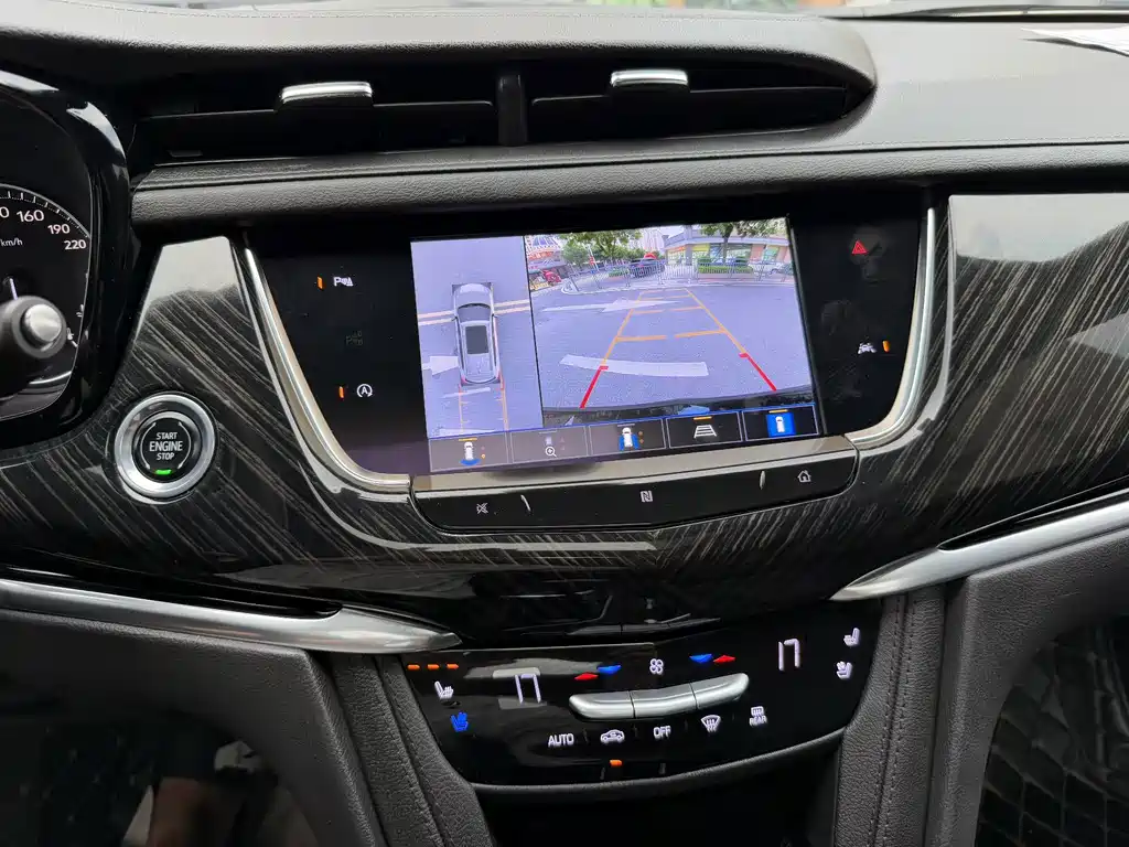 Cadillac XT6 — фото 24