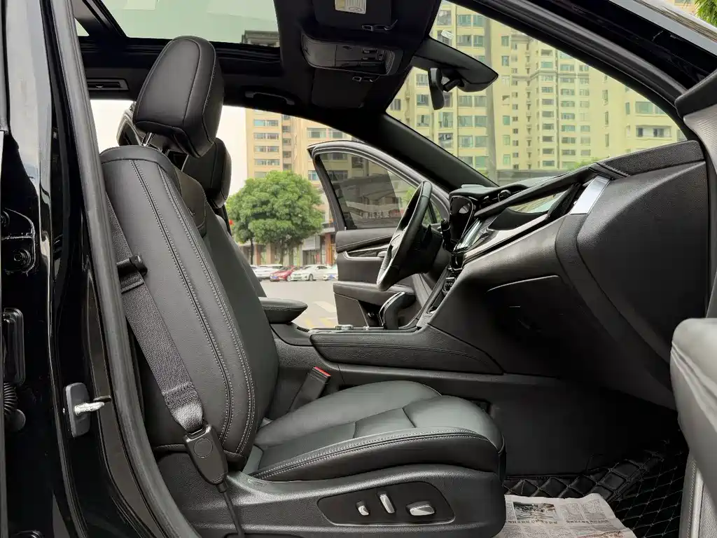 Cadillac XT6 — фото 28