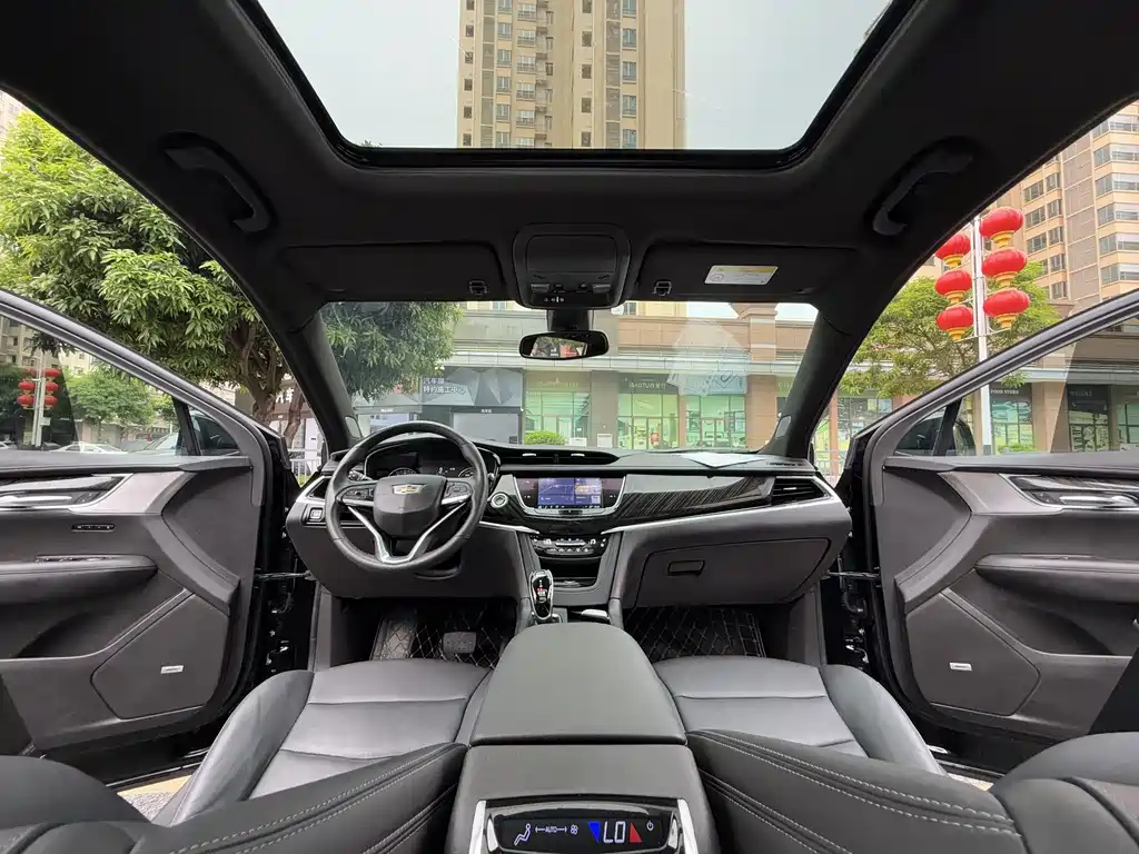 Cadillac XT6 — фото 34