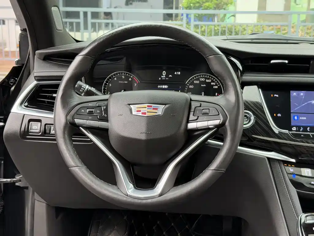 Cadillac XT6 — фото 35