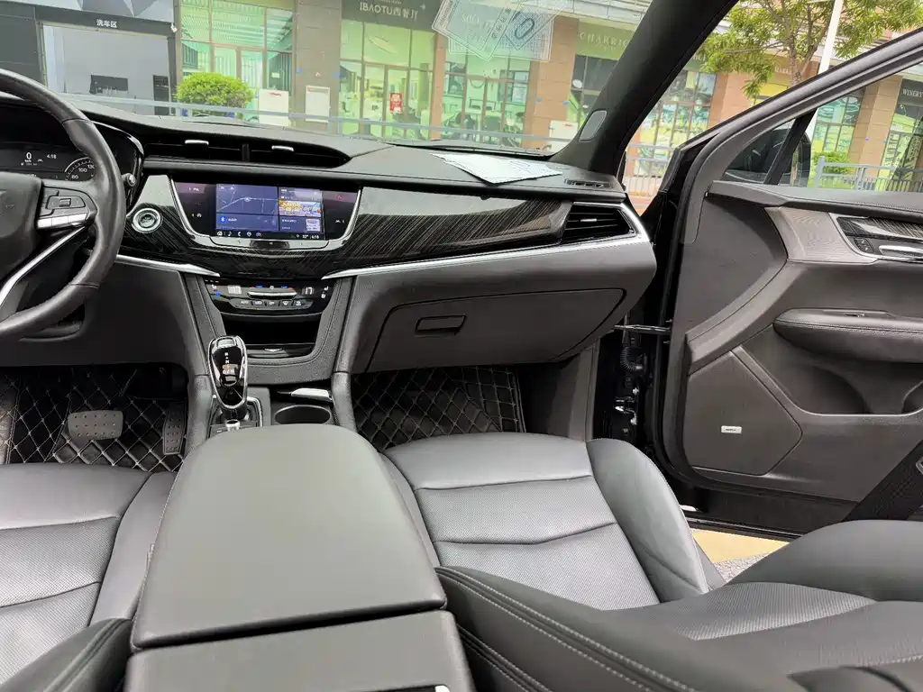 Cadillac XT6 — фото 36