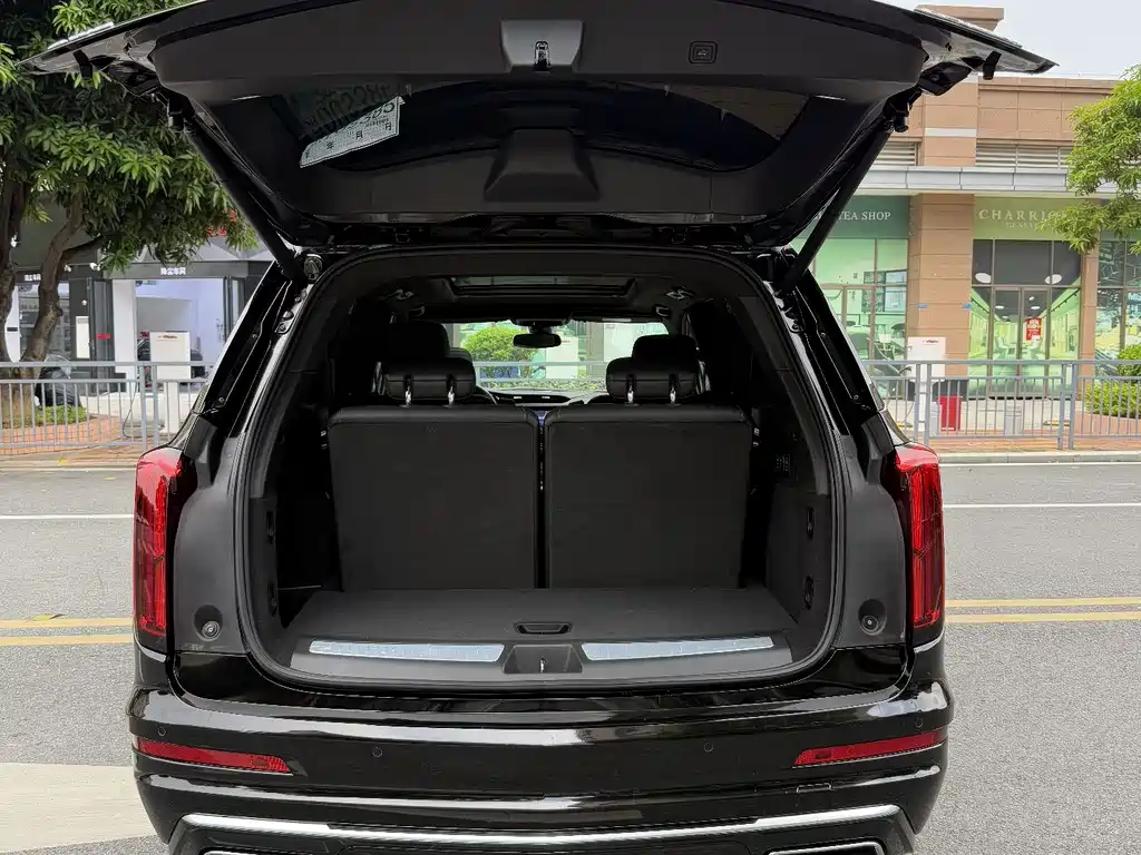 Cadillac XT6 — фото 10