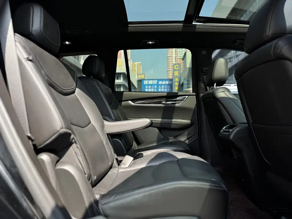 Cadillac XT6 — фото 17