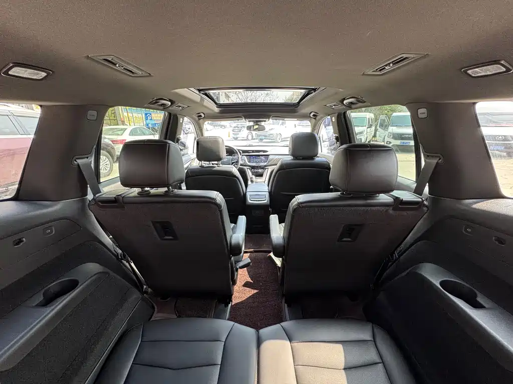 Cadillac XT6 — фото 20
