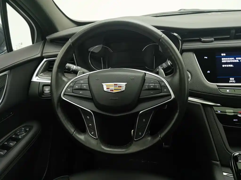 Cadillac XT5 — фото 11