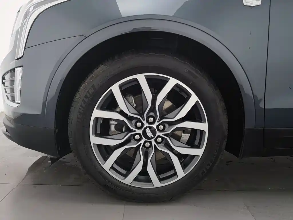 Cadillac XT5 — фото 17