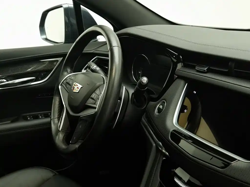 Cadillac XT5 — фото 22