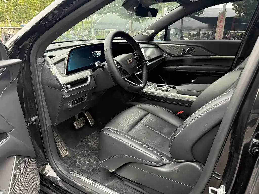 Cadillac XT5 — фото 8