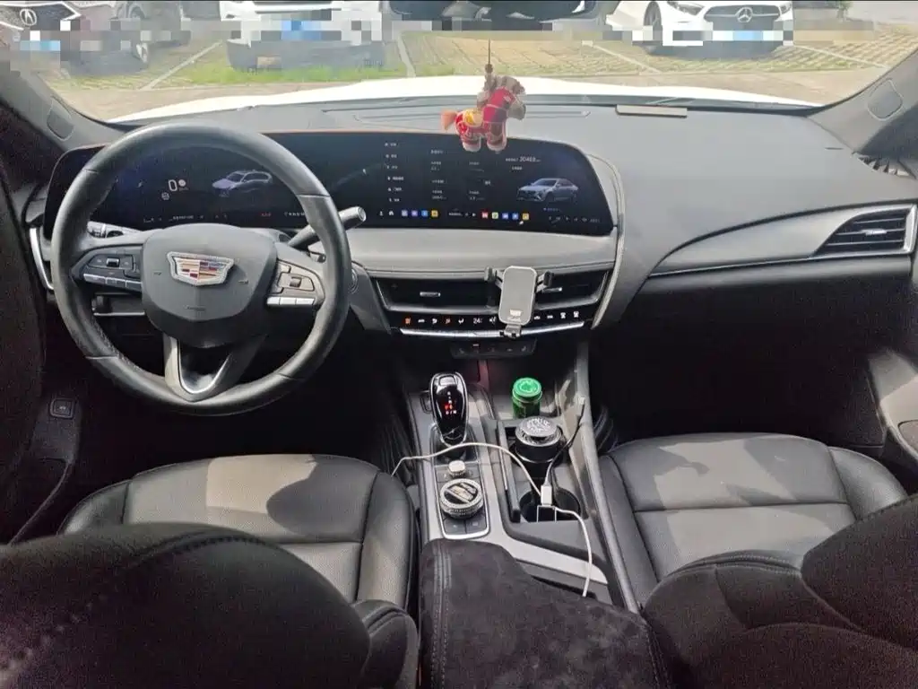 Cadillac CT5 — фото 10