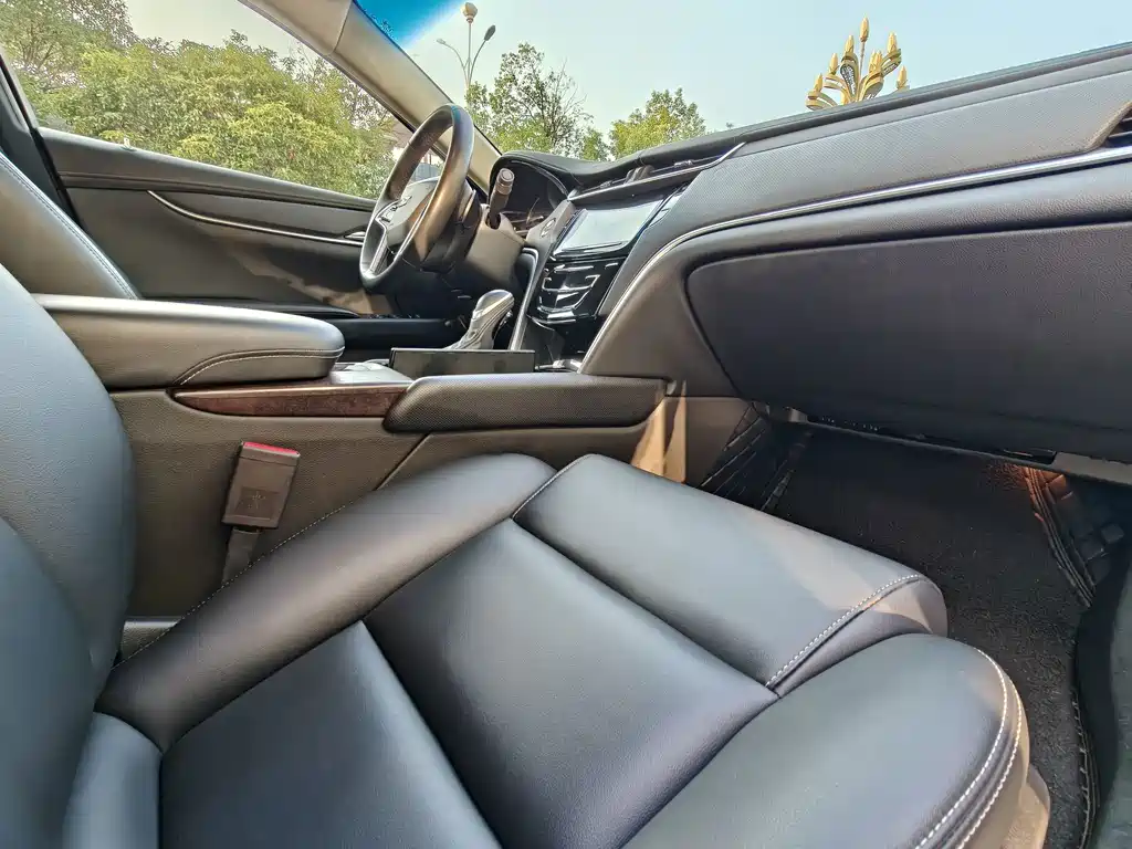 Cadillac XTS — фото 14