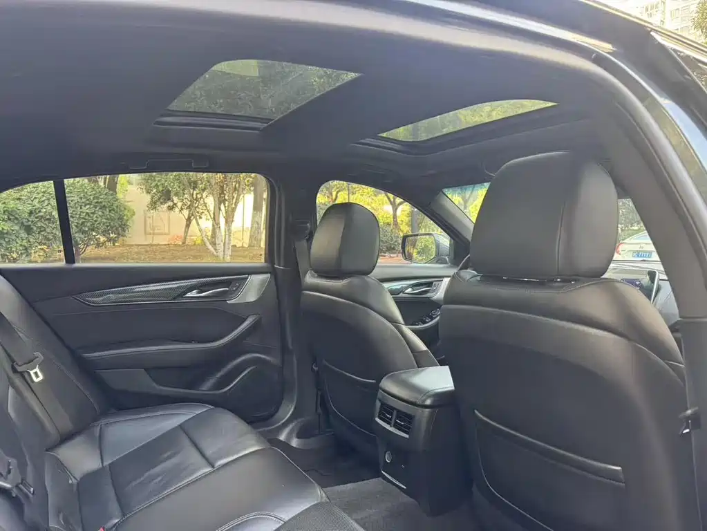 Cadillac CT5 — фото 6